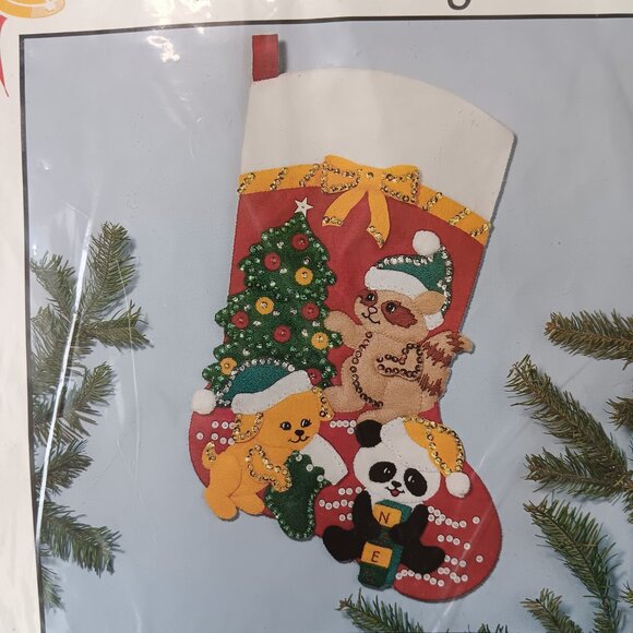 Lot of 2 Hobby Kraft Storybook Felt Stocking Kits 18" Diagonal Length - Picture 9 of 12